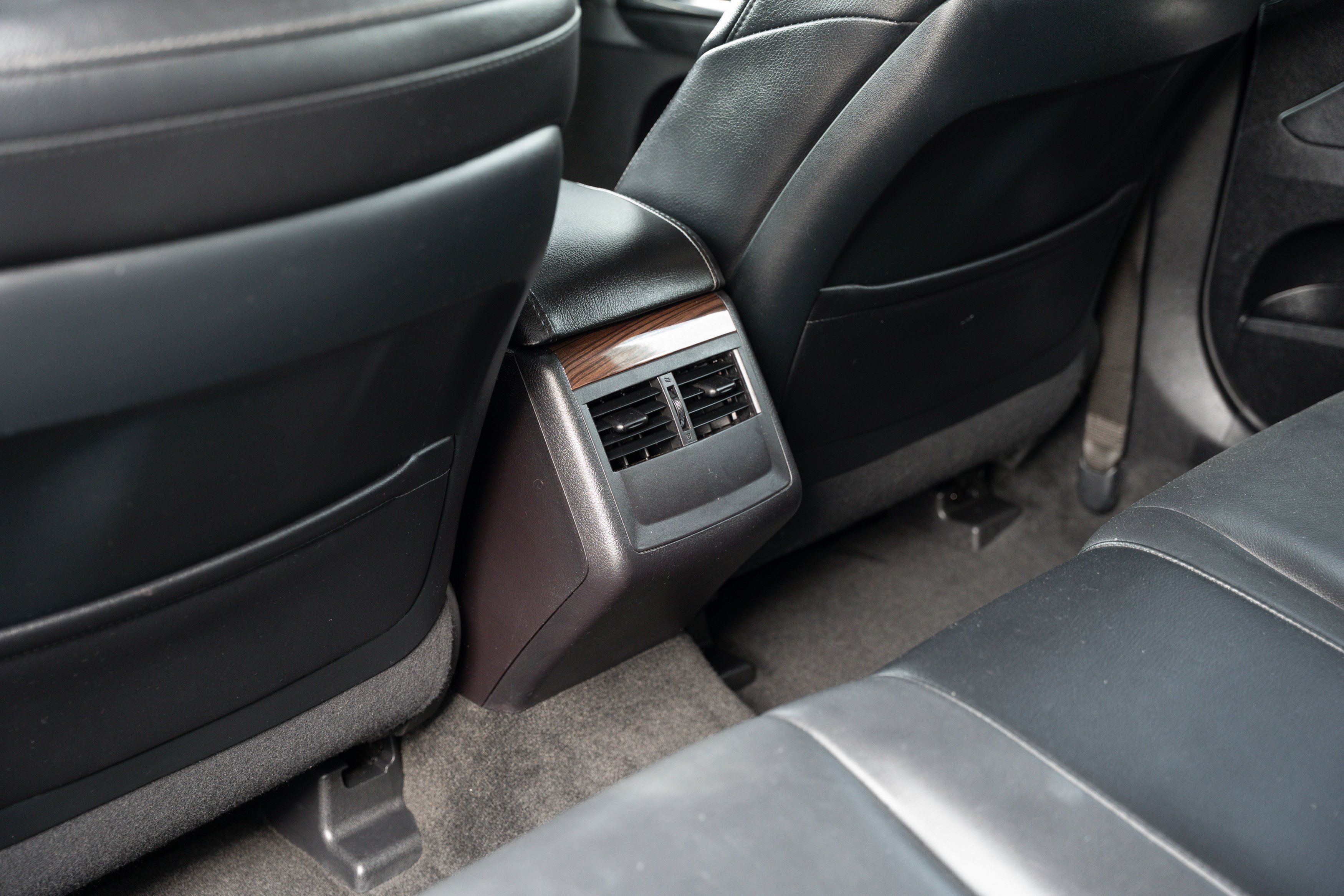 Used 2015 Magnetic Gray Metallic Toyota XLE Touring image 22