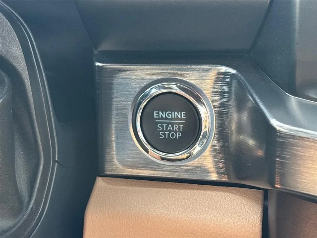 Used 2025 White Ford Lariat image 37
