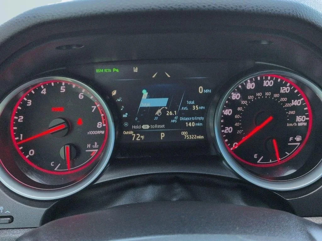 Used 2018 Aqua Toyota XSE V6 image 14