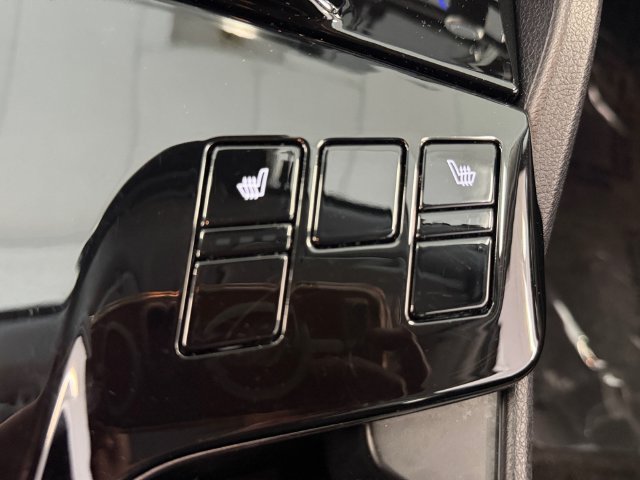 Used 2023 White Kia LX image 24