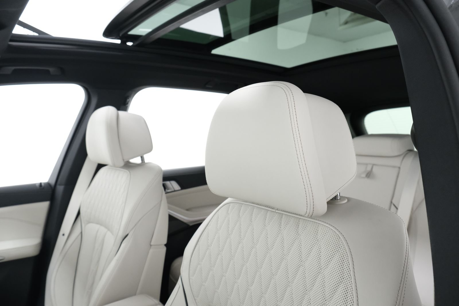 New 2026 Dravit Grey Metallic BMW xDrive40i image 50