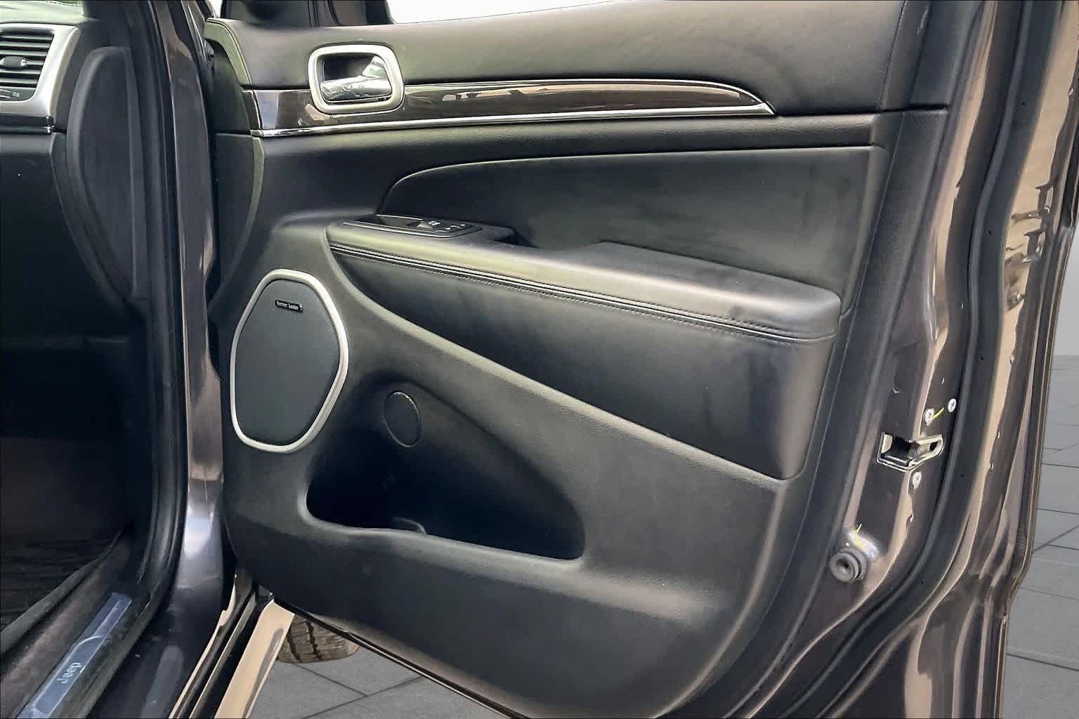 Used 2016 Granite Crystal Metallic Clearcoat Jeep High Altitude image 23