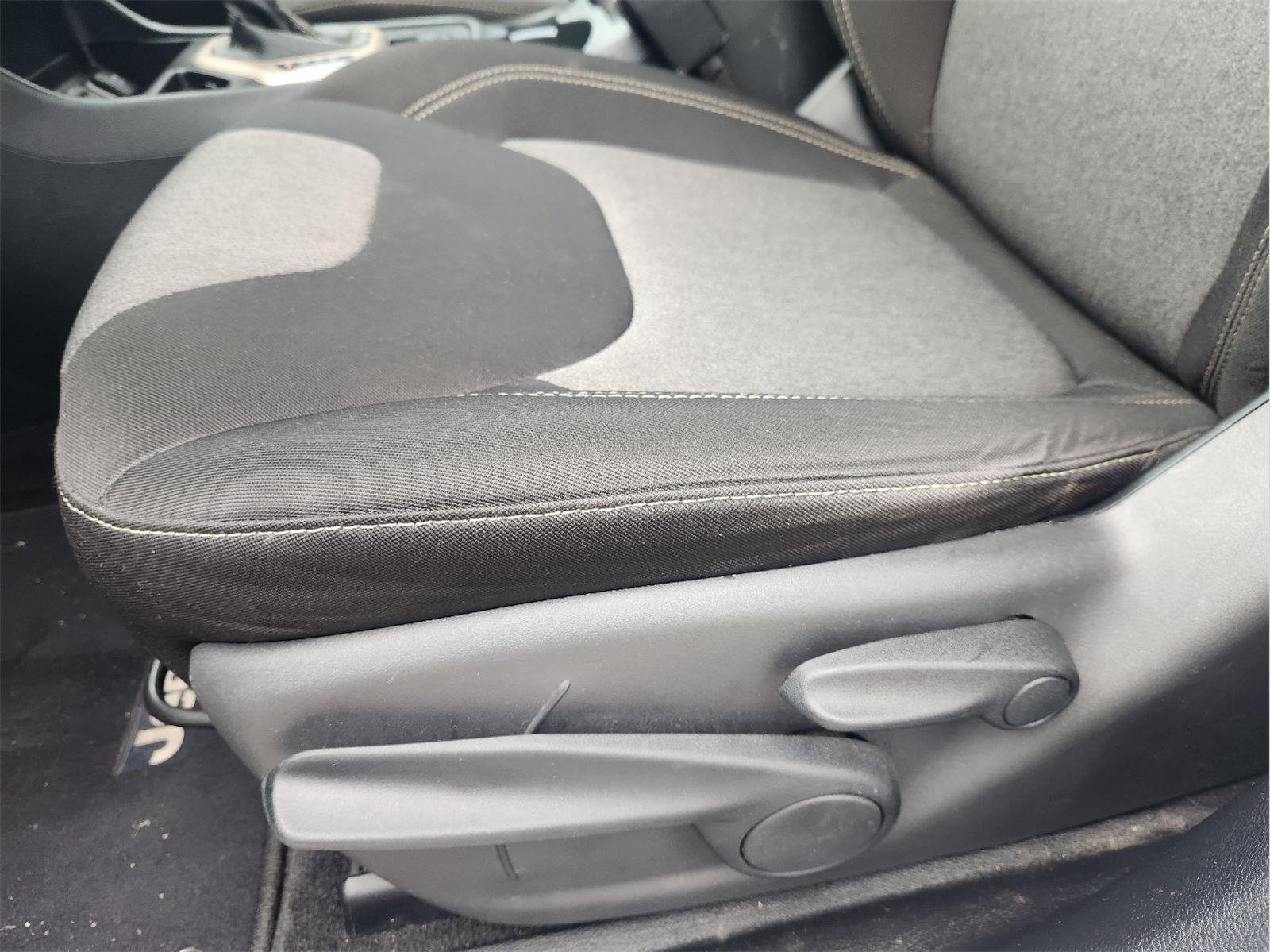 Used 2015 Bright White Clearcoat Jeep Sport image 23