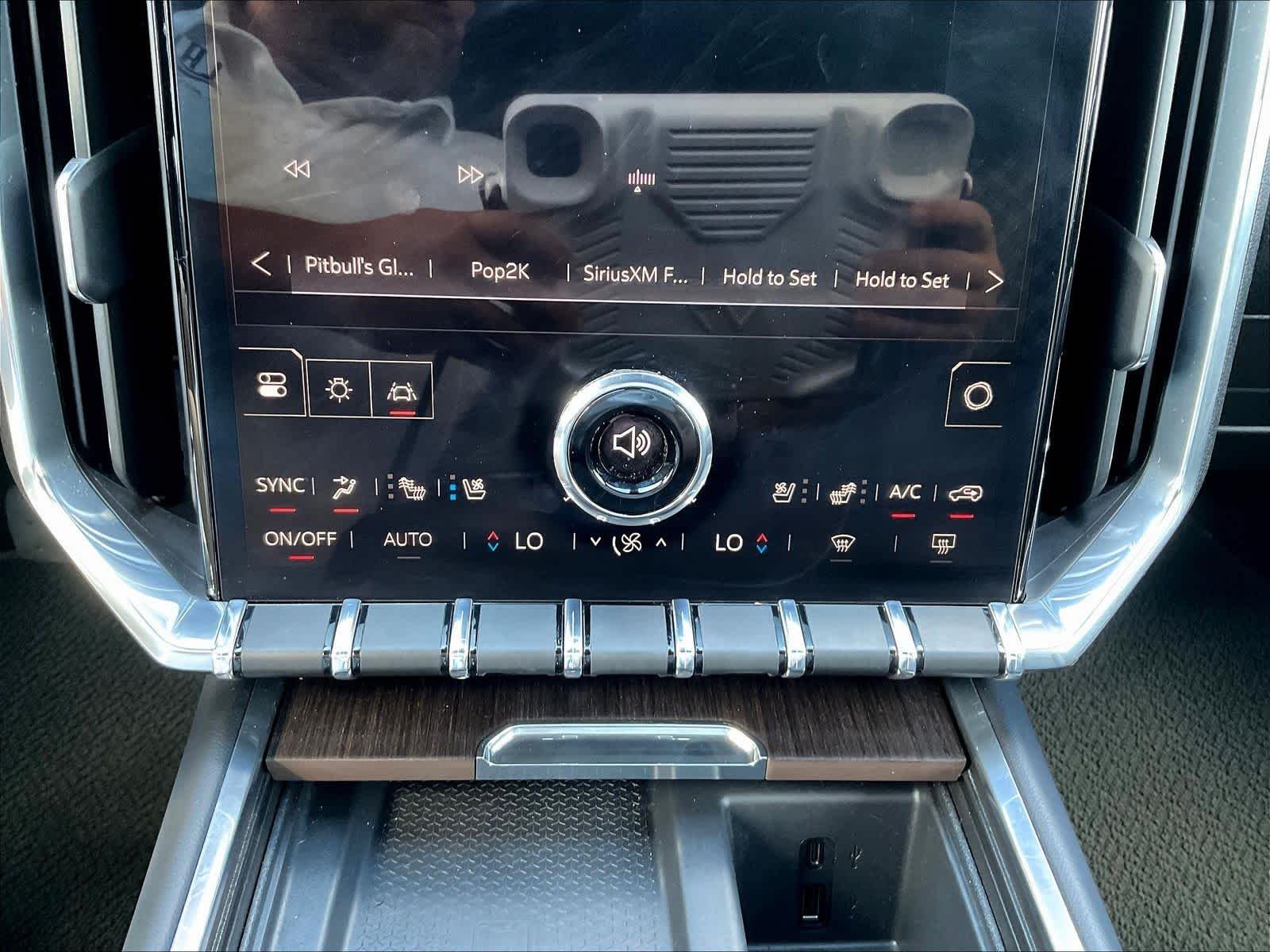 2024 GMC Acadia Denali - Photo 17