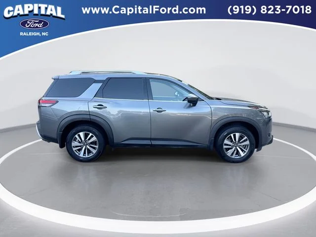 Used 2022 Gray Nissan SL image 9