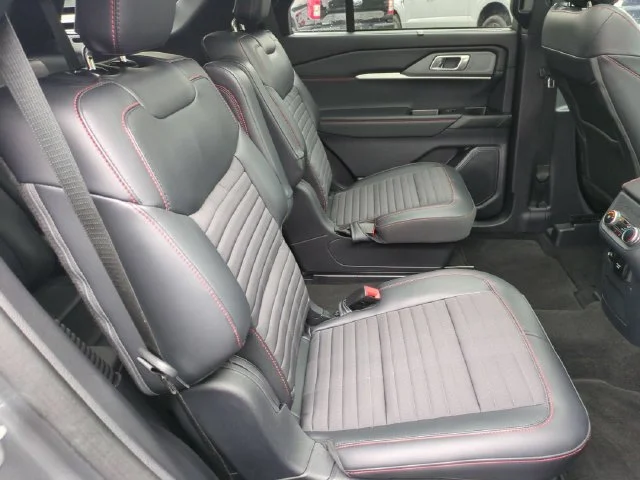 Used 2025 Gray Ford ST-Line image 34