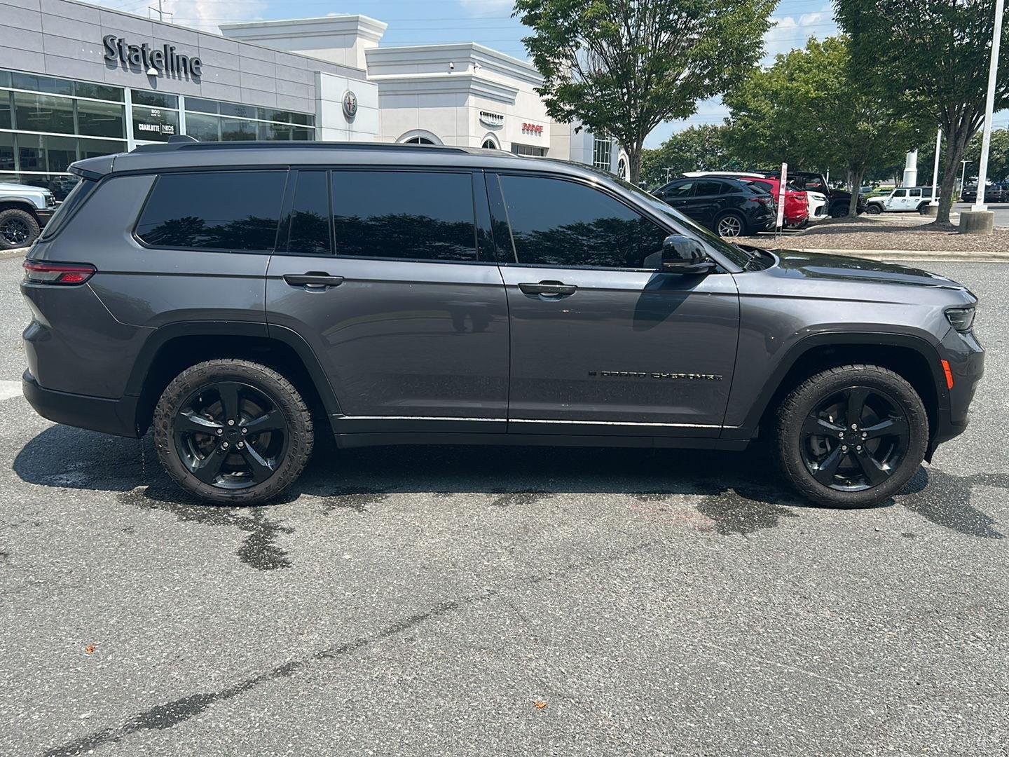Used 2022 Baltic Gray Metallic Clearcoat Jeep Limited image 6