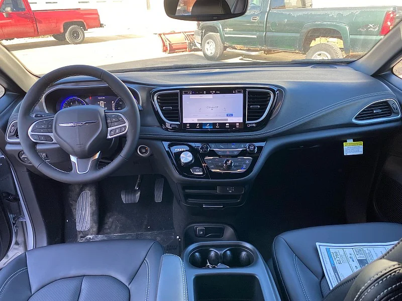 2026 Chrysler Pacifica Select - Photo 22