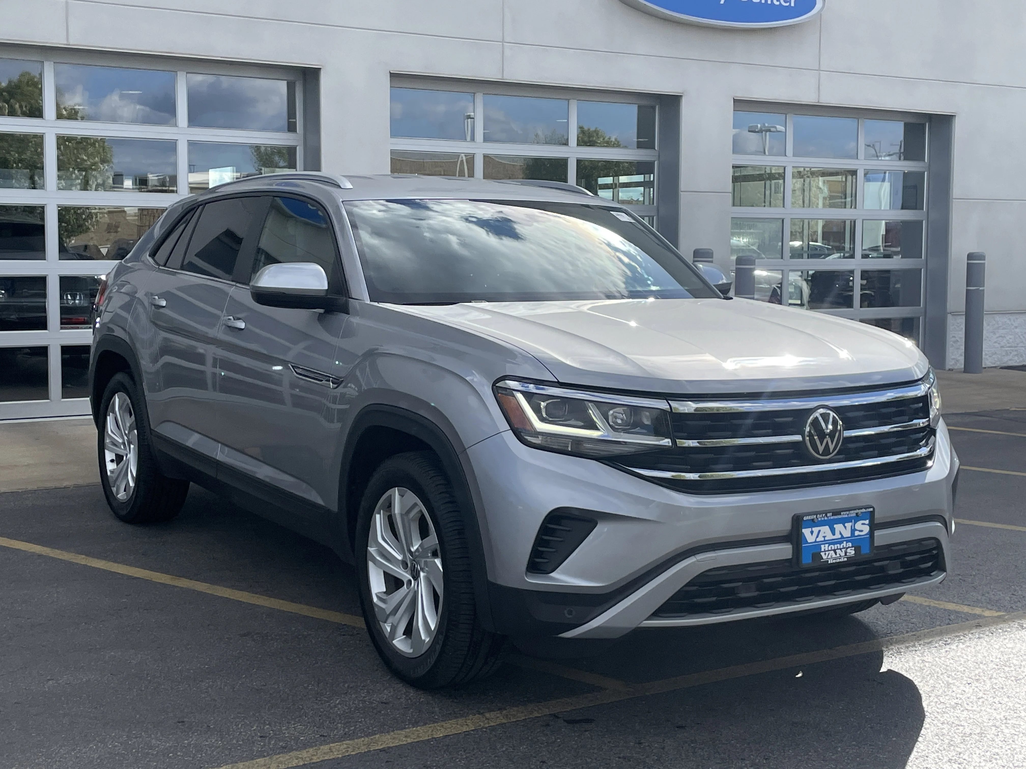 2020 Volkswagen Atlas Cross Sport's photo