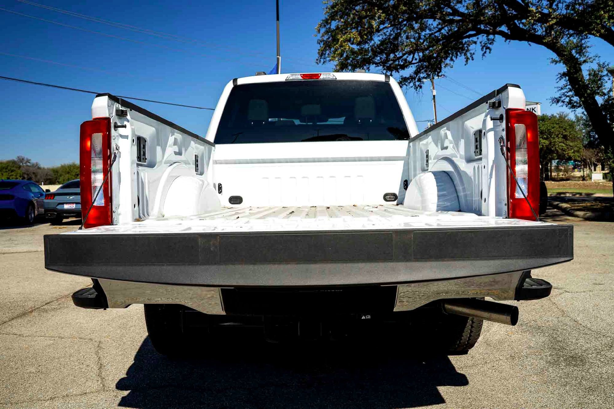 New 2026 Oxford White Ford XLT image 6