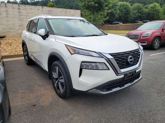 Used 2023 White Nissan SL image 4