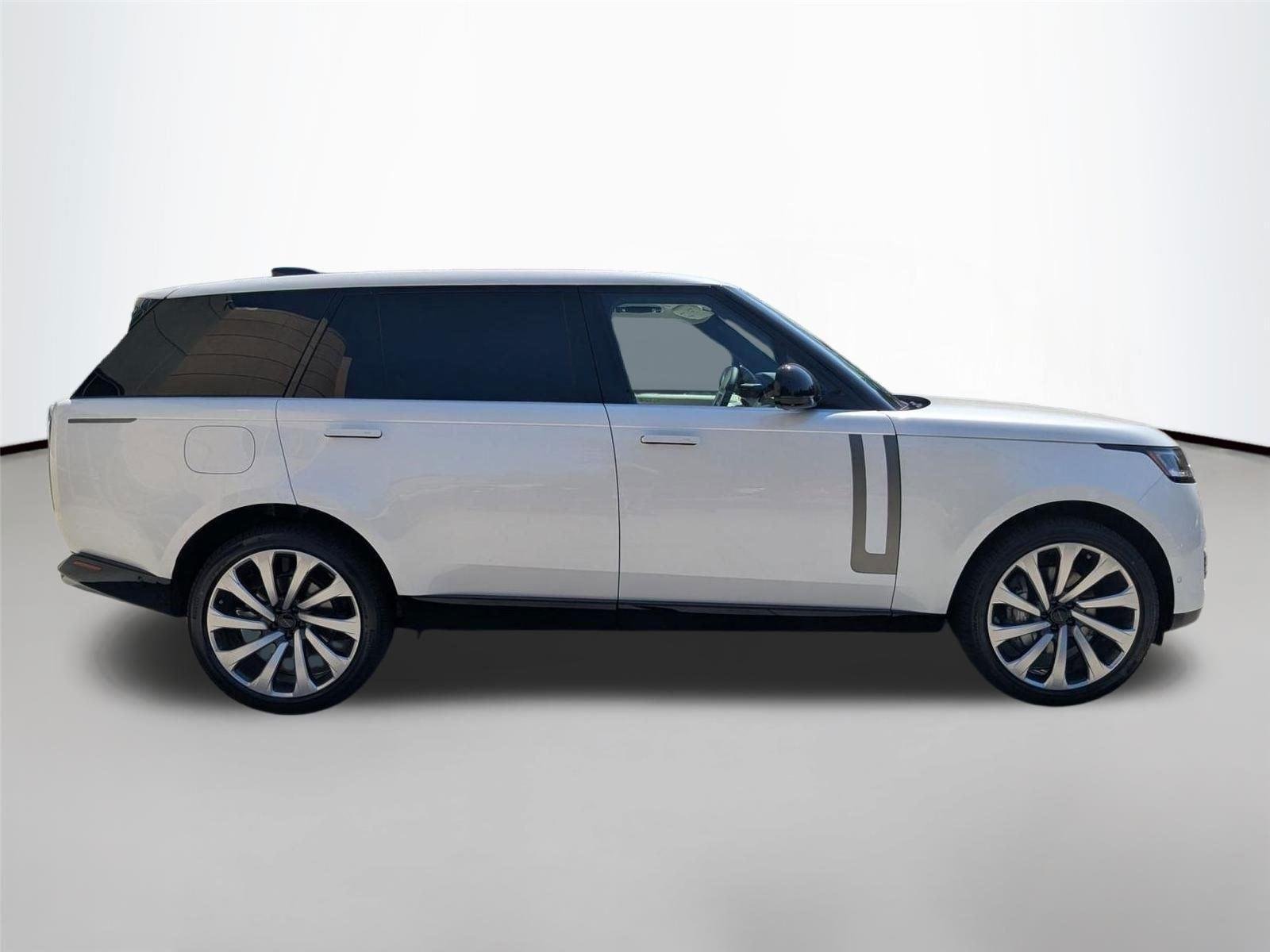 New 2026 Icy White Land Rover SE image 4