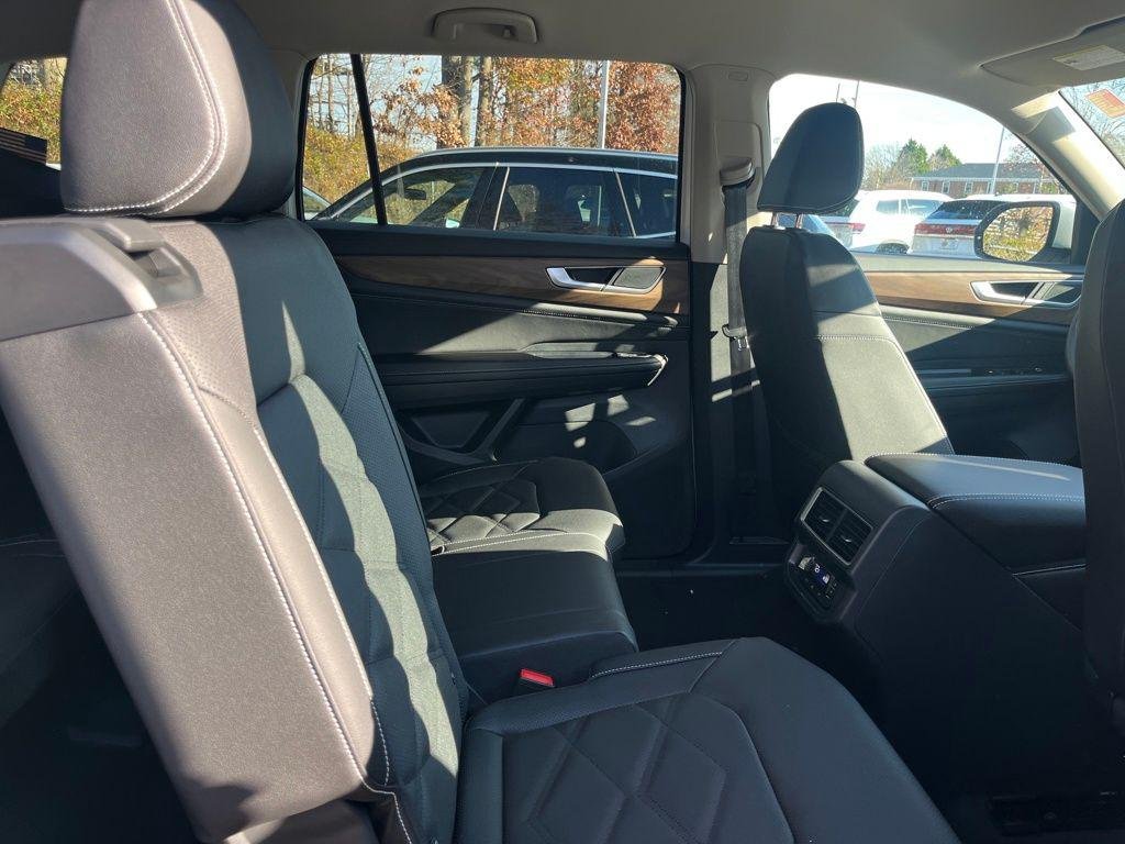 New 2026 Opal White Pearl Volkswagen 2.0T SE image 33