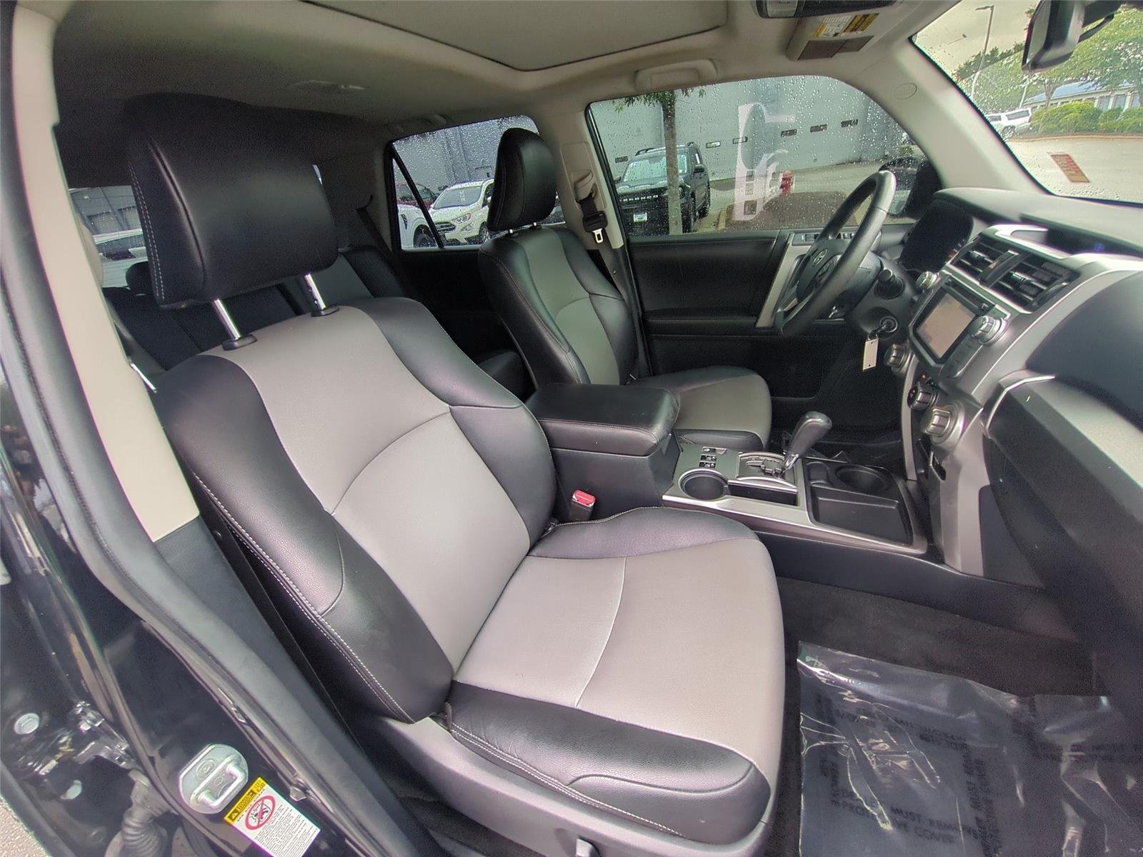 Used 2016 Midnight Black Metallic Toyota SR5 Premium image 38