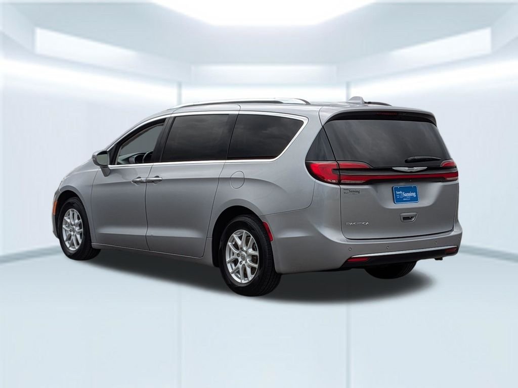 Used 2021 Silver Chrysler Touring L image 4