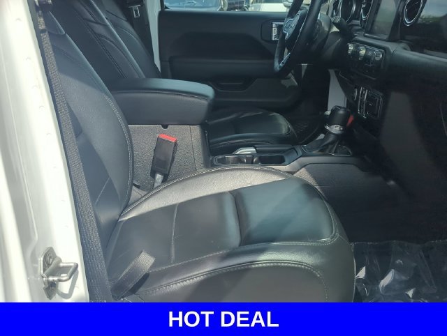 Used 2021 White Jeep Unlimited Sahara Altitude image 27