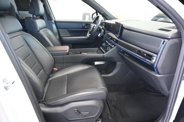 Used 2024 White Hyundai Calligraphy image 9