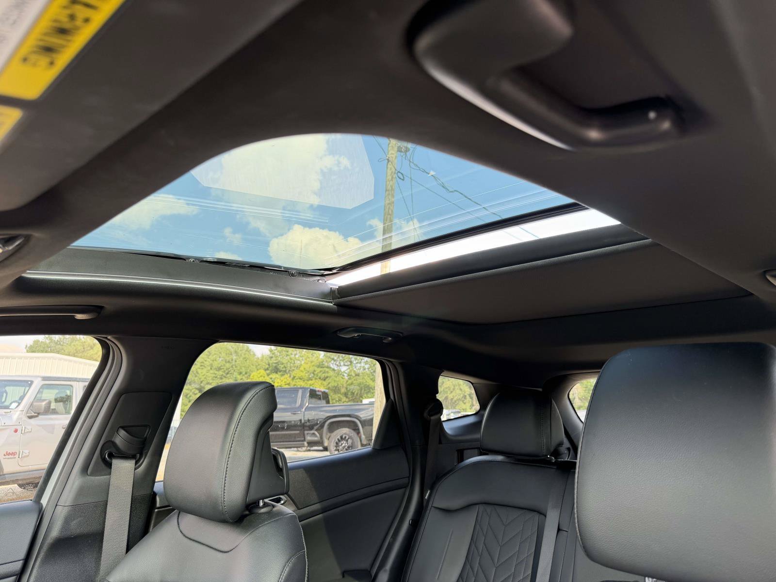Used 2025 Wolf Gray/Ebony Black Roof Kia X-Pro image 18