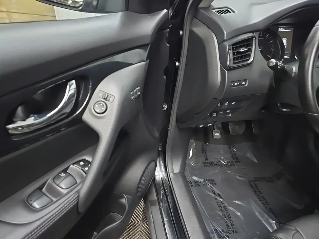 Used 2017 Black Nissan SL image 30