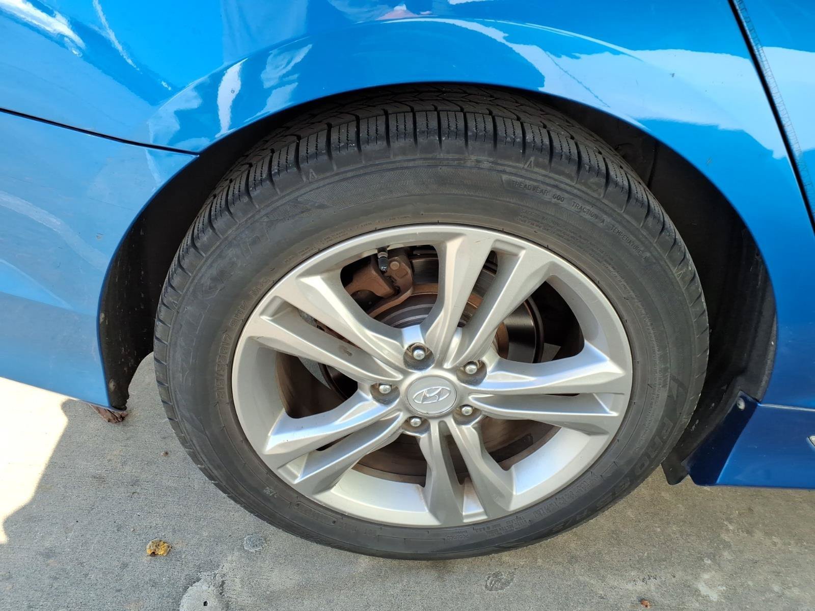 Used 2018 Electric Blue Hyundai Sport image 8