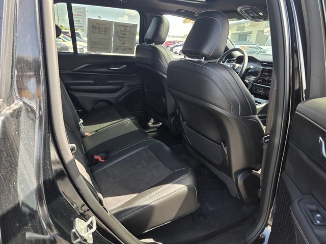 Used 2025 Diamond Black Crystal Pearlcoat Jeep Altitude X image 16