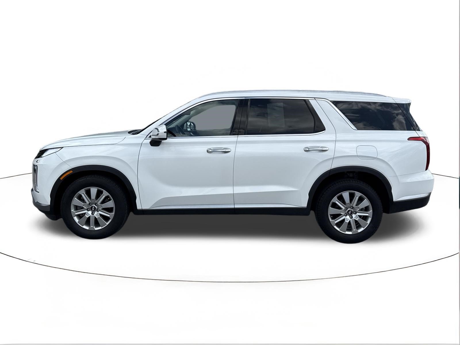 Certified Used 2024 Hyper White Hyundai SEL 7P image 6