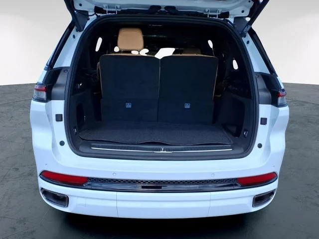 Used 2025 White Jeep Summit image 11