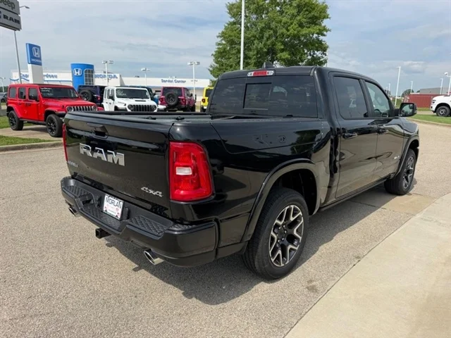 New 2026 Diamond Black Crystal Pearl-Coat Exterior Paint RAM Laramie image 4