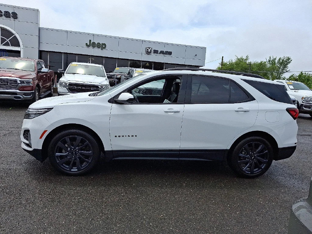 Certified Used 2022 Summit White Chevrolet RS image 7