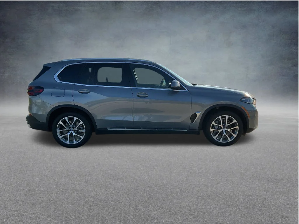 Used 2026 Gray BMW sDrive40i image 8