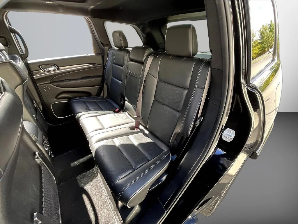 Used 2020 Diamond Black Jeep Overland image 24