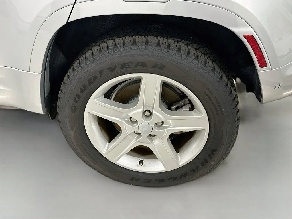 Used 2022  Land Rover XS Edition image 34