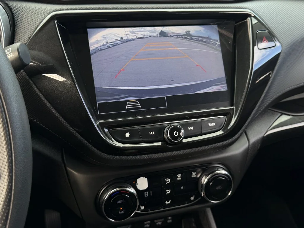 Used 2021 White Chevrolet LT image 17