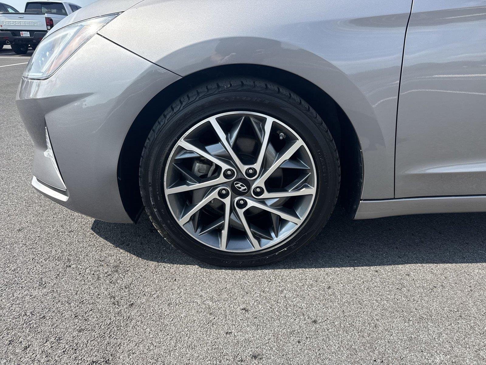Used 2020 Fluid Metal Hyundai Limited image 10