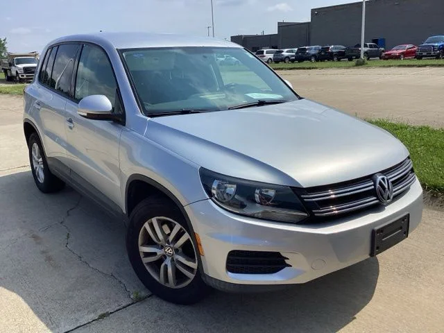 Used 2014 Silver Volkswagen S image 9