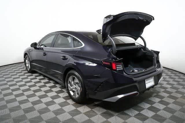 New 2026 Carbon Blue Hyundai SE image 58