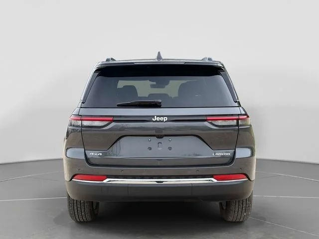 New 2026 Baltic Gray Metallic Clear-Coat Exterior Paint Jeep Laredo X image 5