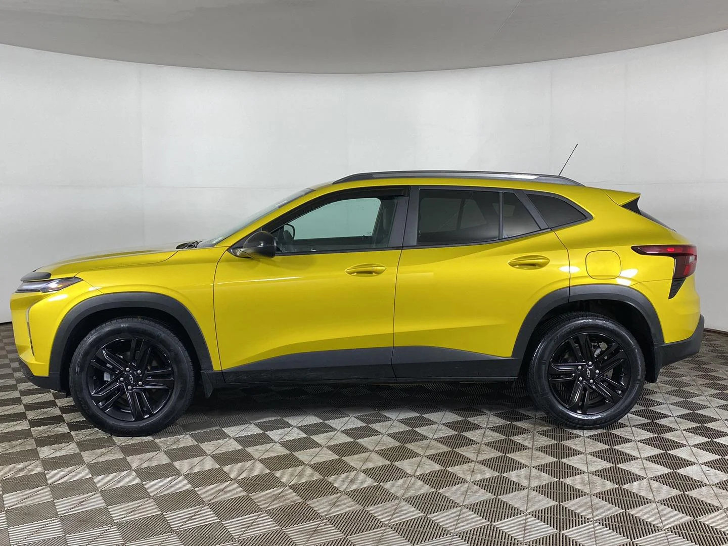 Used 2025 Nitro Yellow Metallic Chevrolet ACTIV image 3