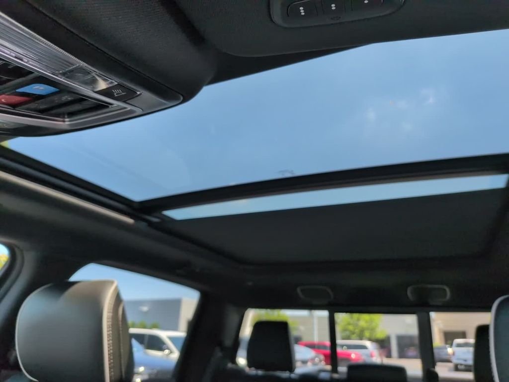 New 2026 Granite Crystal Metallic Clear-Coat Exterior Paint RAM Laramie image 23