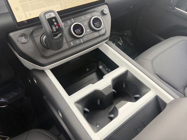 New 2026 Santorini Black Land Rover X-Dynamic SE image 24