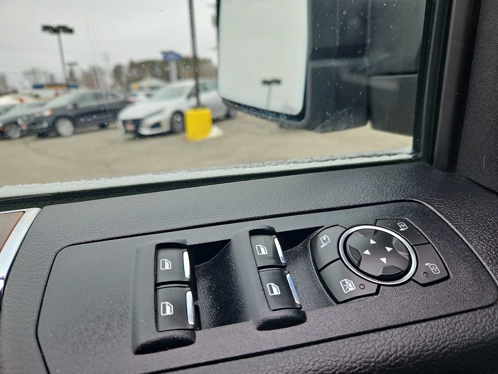 Used 2017 White Platinum Tri-Coat Metallic Ford Lariat image 12