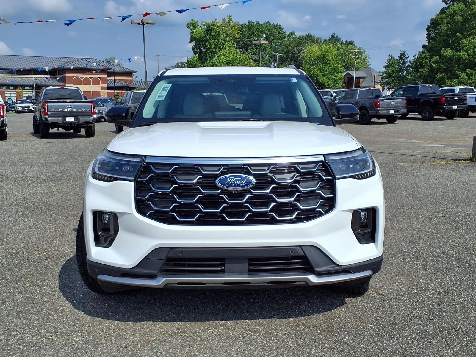 New 2026 Star White Metallic Tri-Coat Ford Platinum™ image 9