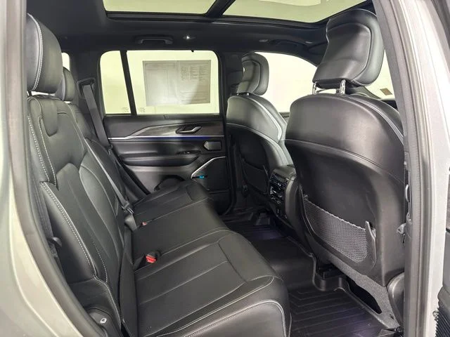 Used 2022 Silver Zynith Jeep Overland image 5