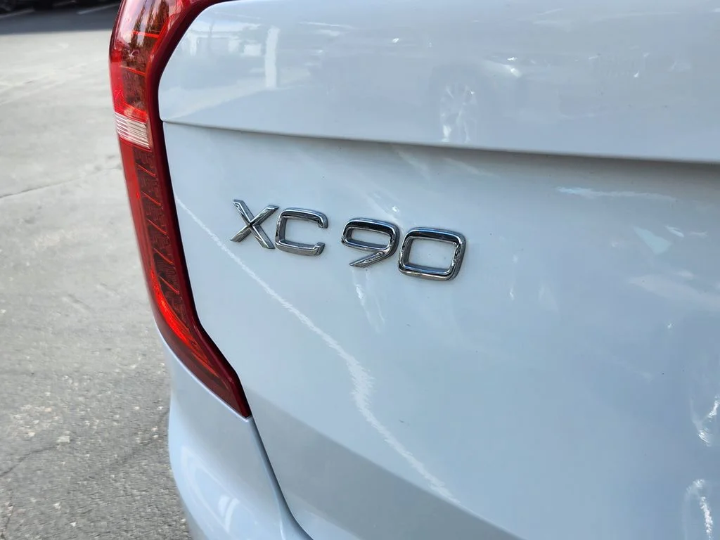 Used 2023 White Volvo Ultimate image 29