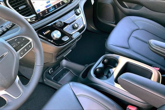 New 2026 Chrysler Pacifica Select 4D Passenger Van