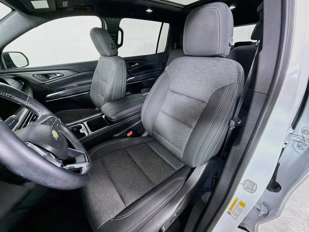 Used 2025 Summit White Chevrolet LT image 12