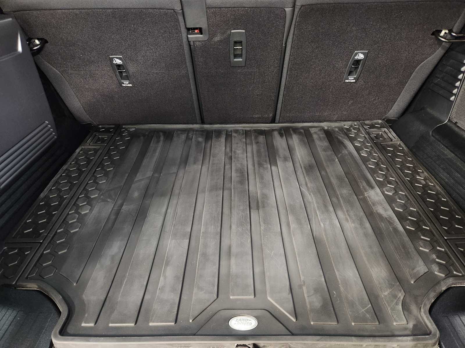 2026 Land Rover Defender OCTA Black - Photo 32
