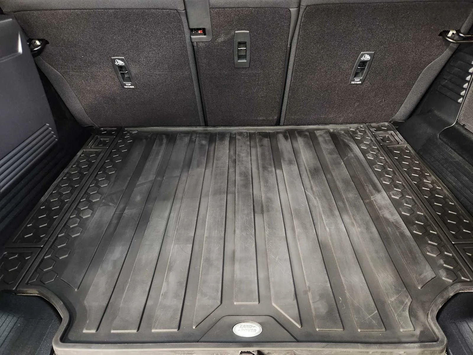 2026 Land Rover Defender OCTA Black - Photo 32