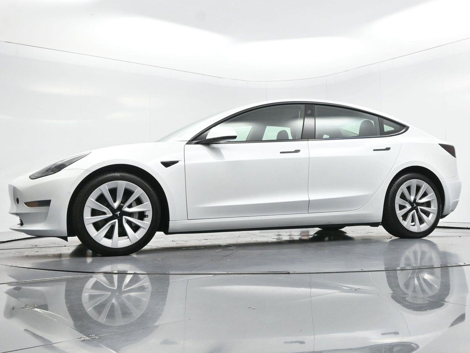 Used 2022 Pearl White Multi-Coat Tesla Base image 37
