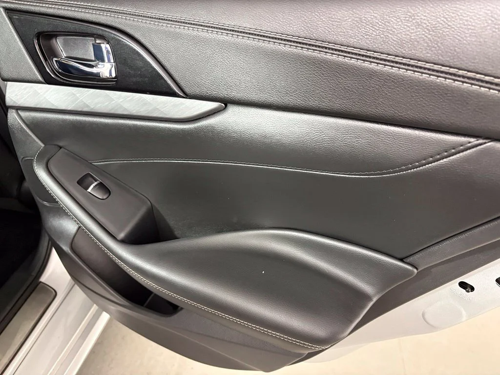 Used 2018 Silver Nissan 3.5 SL image 36